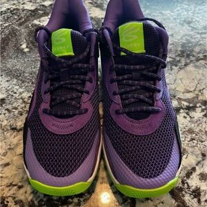 NWOT Purple and Green UnderArmour Curry basketball shoes